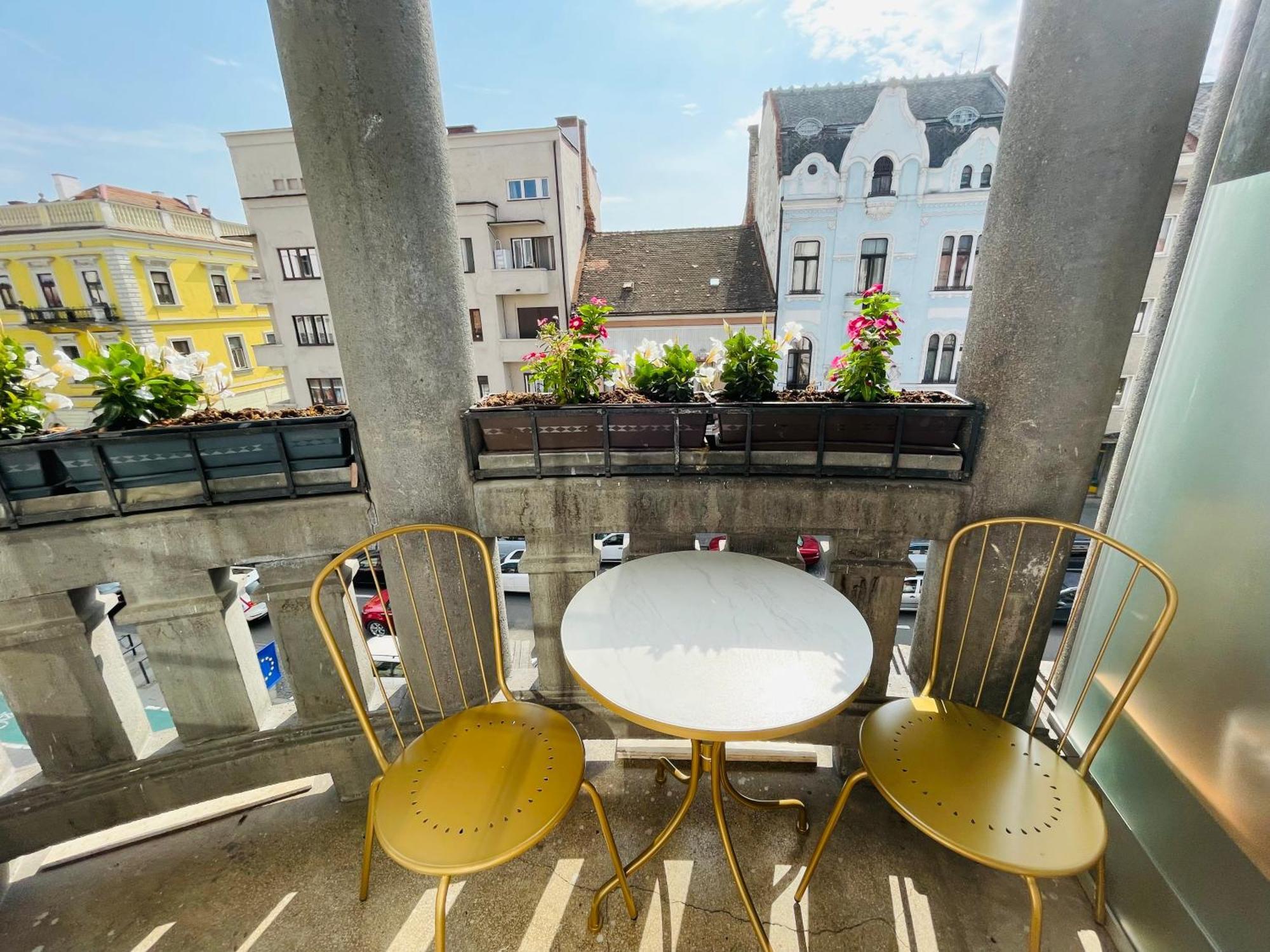 Littleparis Daire Kaloşvar Dış mekan fotoğraf